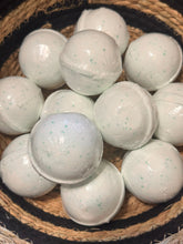 Load image into Gallery viewer, Homemade Bath Bombs